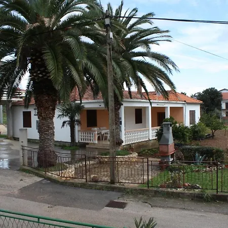 بيت للعطل Holiday Home Sukosan Sukošan